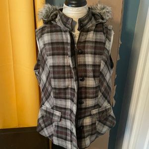 Sleeveless, hooded vest